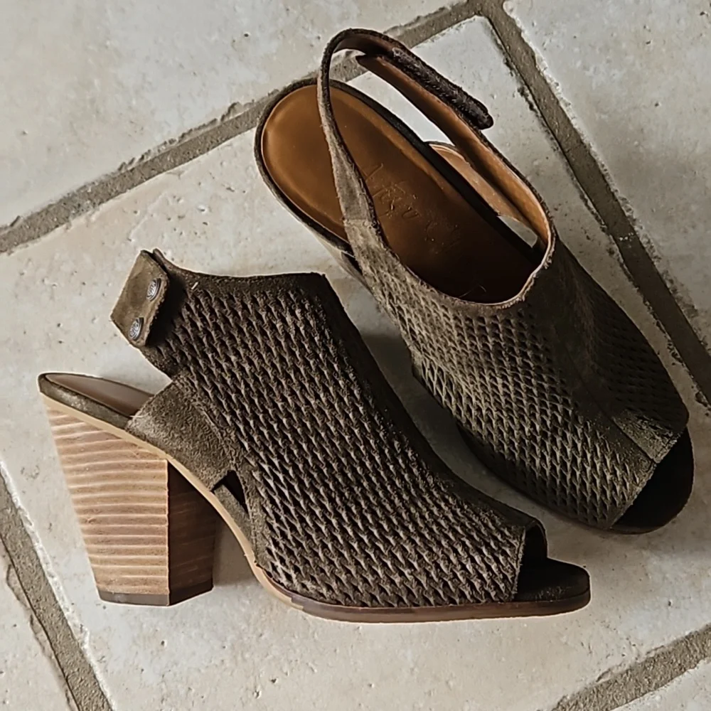 Shoes - Picture 3 of 5